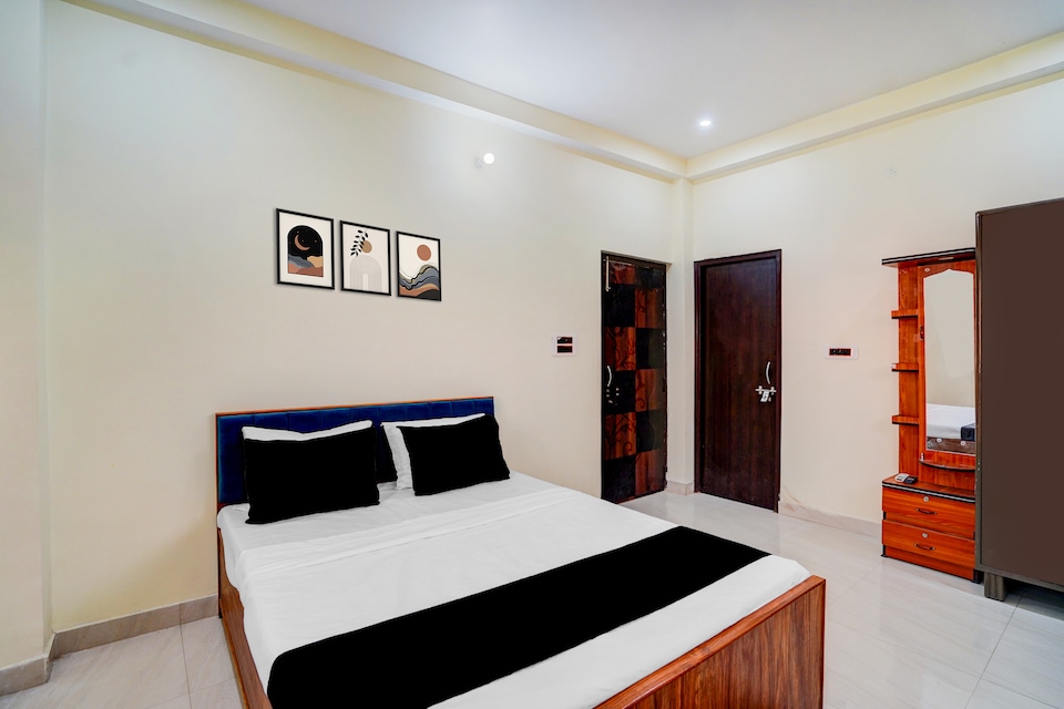 Hotel O Rukanpura Patna Formerly JC Menka Banquet Hall, Bailey Road, Patna