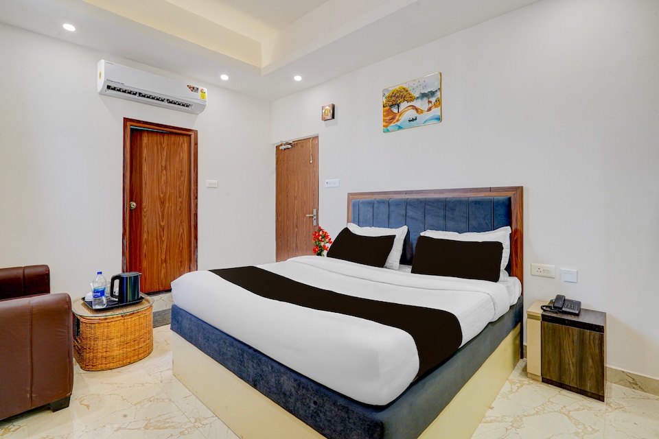 Super Townhouse IGIMS Patna Bailey Road Formerly Tribhuban Palace, Boring Road Patna, Patna