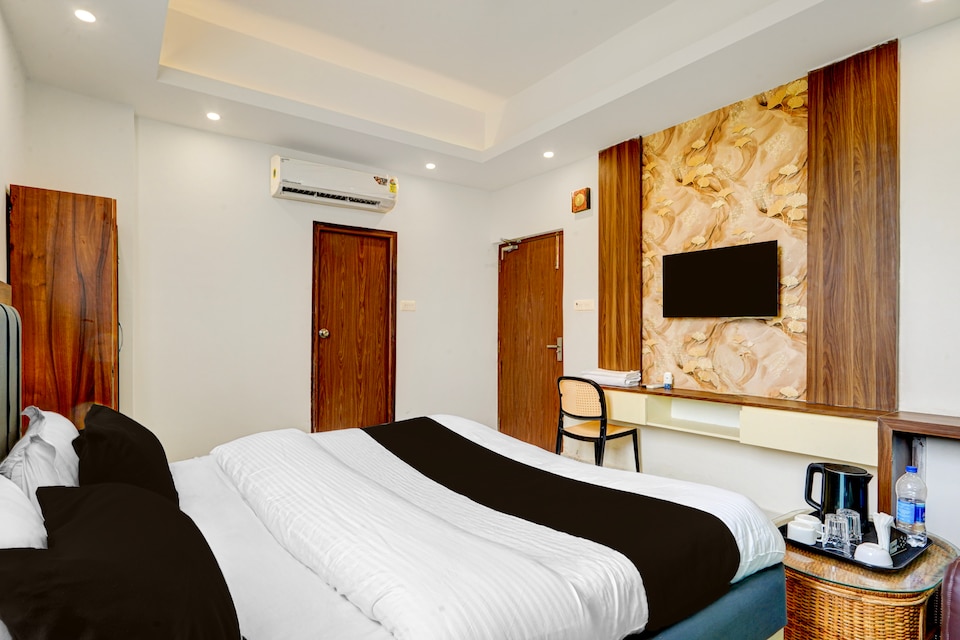 Super Townhouse IGIMS Patna Bailey Road Formerly Tribhuban Palace, Boring Road Patna, Patna