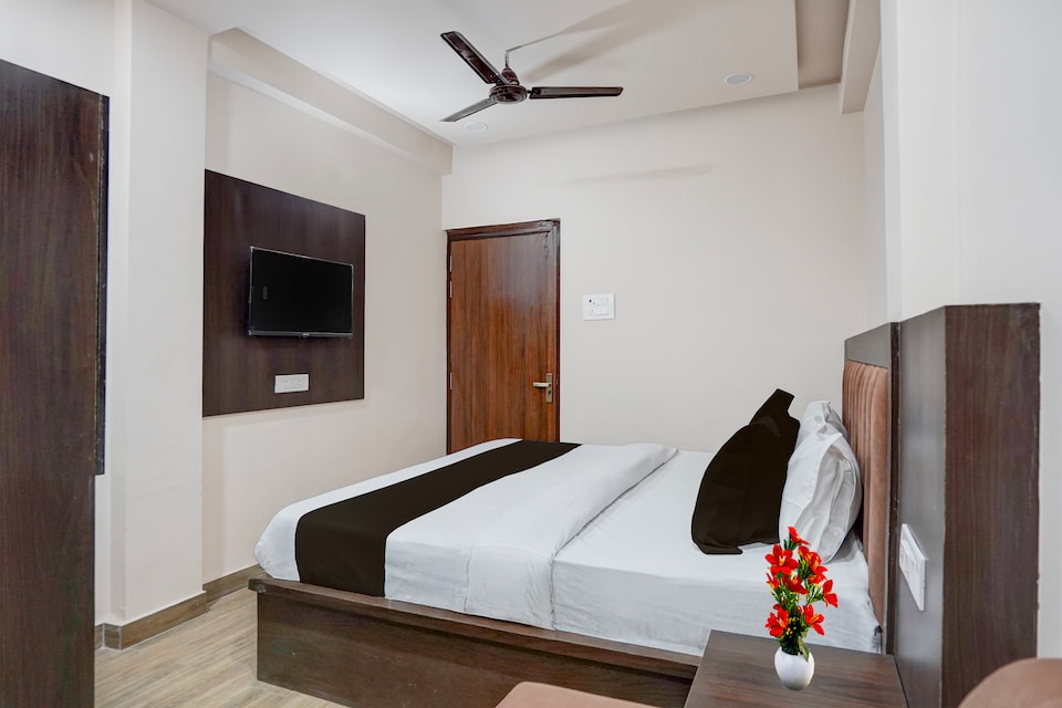 Townhouse Oak Fazalganj  Formerly RR Grand, Fazal Ganj Kanpur, Kanpur