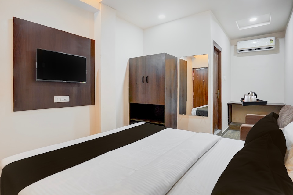 OYO Townhouse Oak Fazalganj Formerly RR Grand, Fazal Ganj Kanpur, Kanpur
