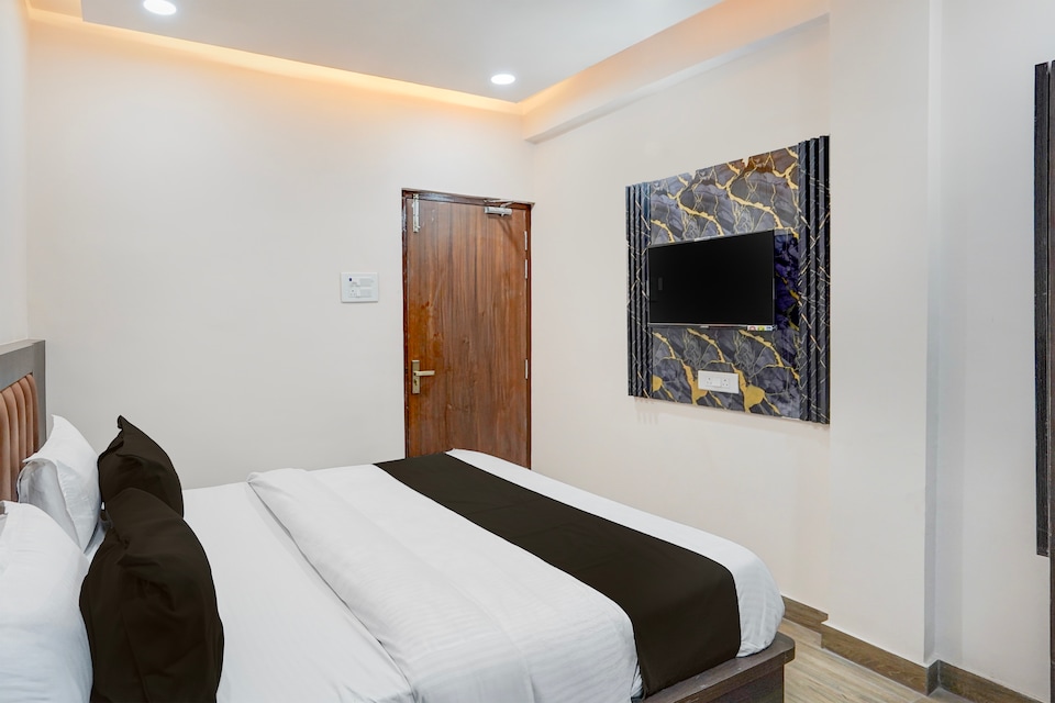 OYO Townhouse Oak Fazalganj Formerly RR Grand, Fazal Ganj Kanpur, Kanpur
