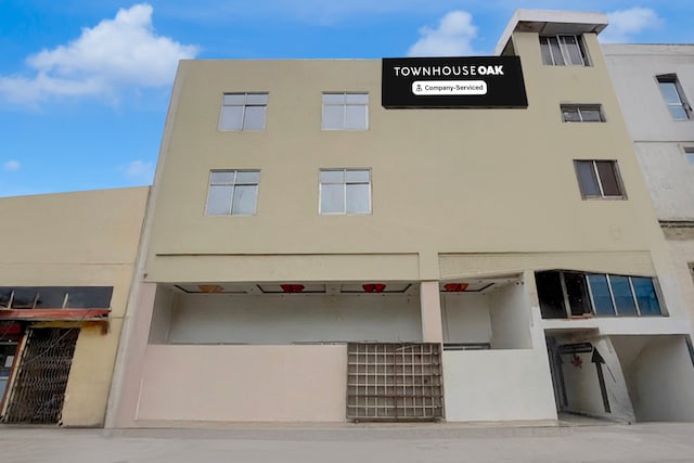 OYO Townhouse Oak Fazalganj Formerly RR Grand