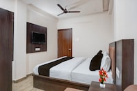 Townhouse Oak Fazalganj  Formerly RR Grand