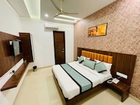 Collection O Hotel V5