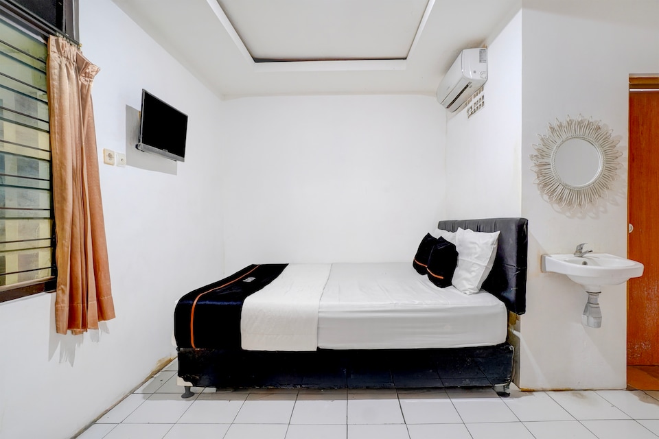 Hotel O near Plaza Pondok Gede formerly Angel Homestay, Bekasi, Bekasi
