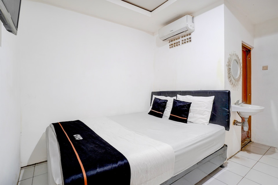 Hotel O near Plaza Pondok Gede formerly Angel Homestay, Bekasi, Bekasi
