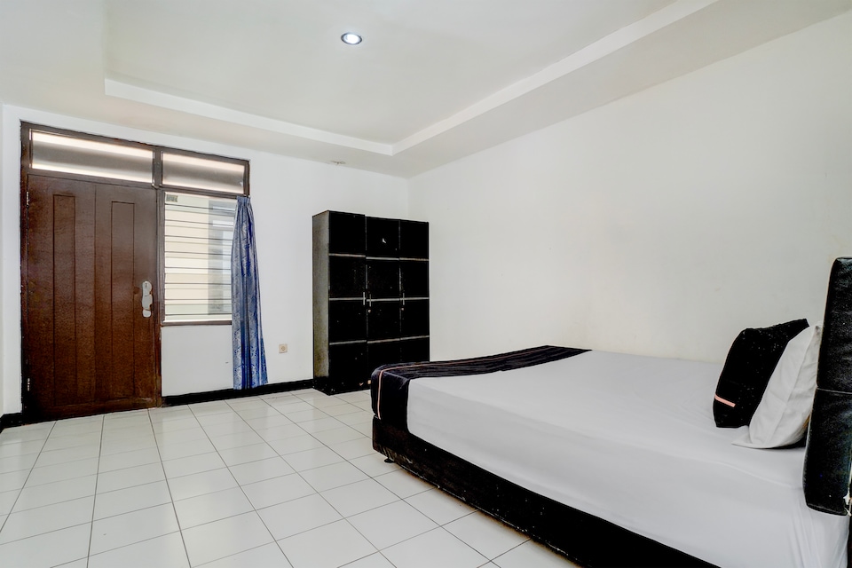 Hotel O near Plaza Pondok Gede formerly Angel Homestay, Bekasi, Bekasi
