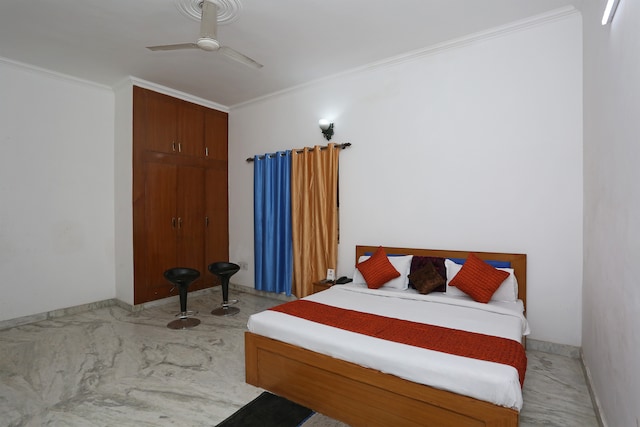 OYO Mannat Residency Near Iskcon Temple Noida