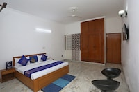 OYO Mannat Residency Near Iskcon Temple Noida