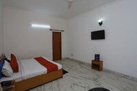 OYO Mannat Residency Near Iskcon Temple Noida
