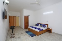 OYO Mannat Residency Near Iskcon Temple Noida
