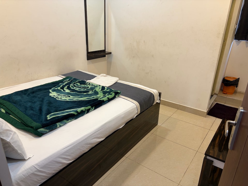Hotel O REDMOON RESIDENCY , Porur Chennai, Chennai