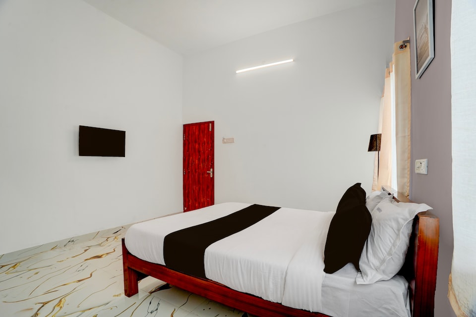 Hotel Redmoon Residency Elite, Maduravoyal, Chennai