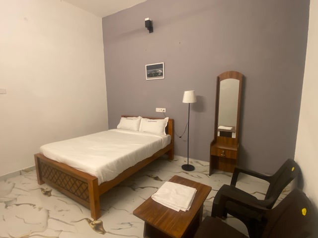 Redmoon Residency Elite