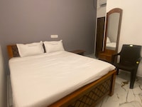 Redmoon Residency Elite