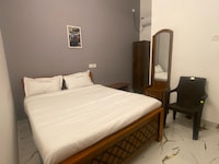 Redmoon Residency Elite