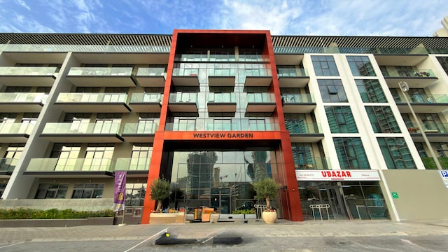 Westview Garden Spacious Balcony Room with Pool Gym Access in JVC