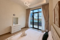 Westview Garden Spacious Balcony Room with Pool Gym Access in JVC