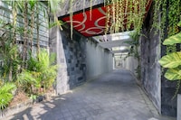 Palette Hotel near Beach Double Six 