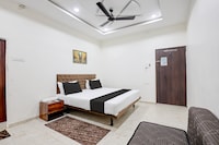 SPOT ON  Hotel Lavish Inn