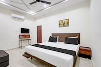 SPOT ON  Hotel Lavish Inn