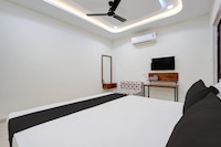 SPOT ON  Hotel Lavish Inn