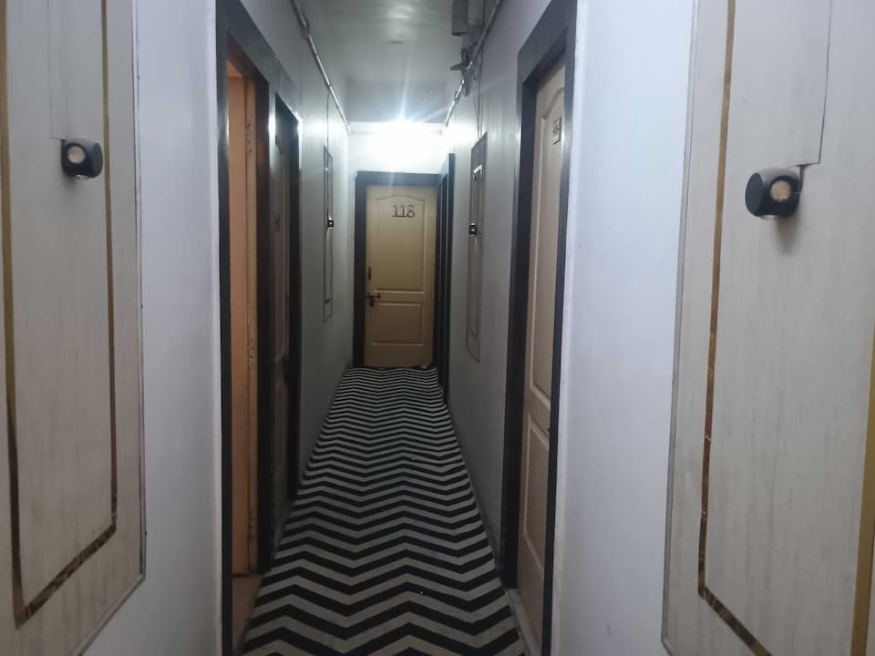  Hotel O Lavish , Indirapuram Ghaziabad, Ghaziabad