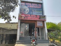 OYO 843753 Royal Inn