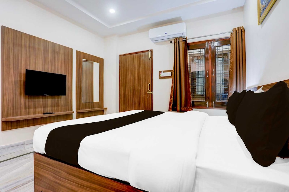 Townhouse Prayagraj Railway Station Road Formerly Ganga Niwas, Chowk Allahabad, Prayagraj