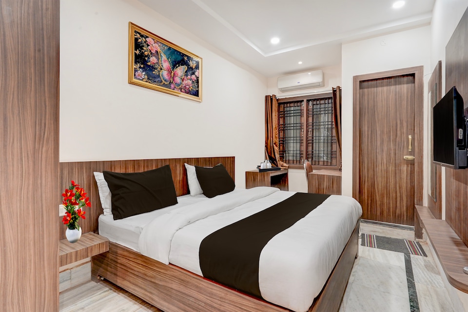 OYO Townhouse Prayagraj Railway Station Road Formerly Ganga Niwas, Chowk Allahabad, Prayagraj
