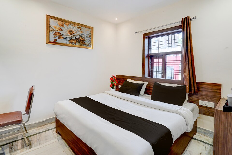 OYO Townhouse Prayagraj Railway Station Road Formerly Ganga Niwas, Chowk Allahabad, Prayagraj