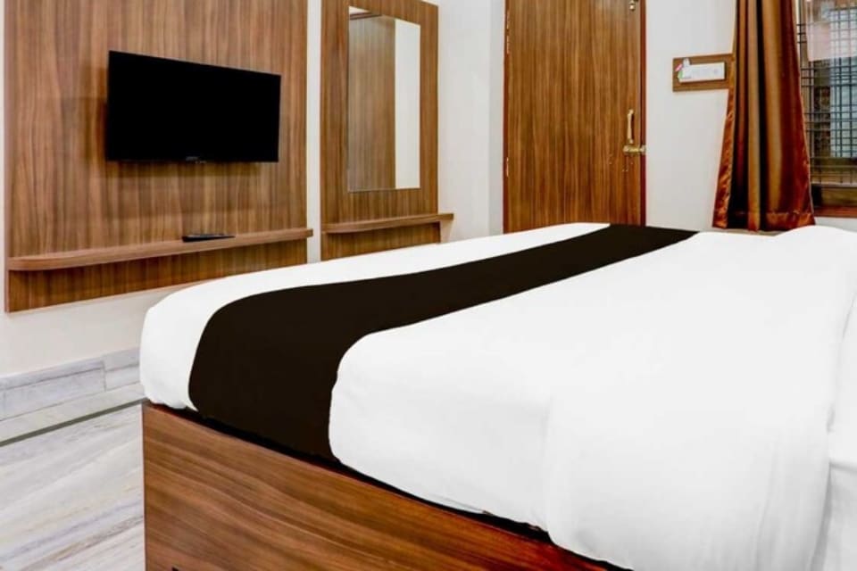 Townhouse Prayagraj Railway Station Road Formerly Ganga Niwas, Chowk Allahabad, Prayagraj