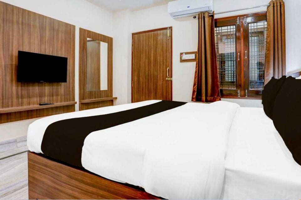 Townhouse Prayagraj Railway Station Road Formerly Ganga Niwas, Chowk Allahabad, Prayagraj