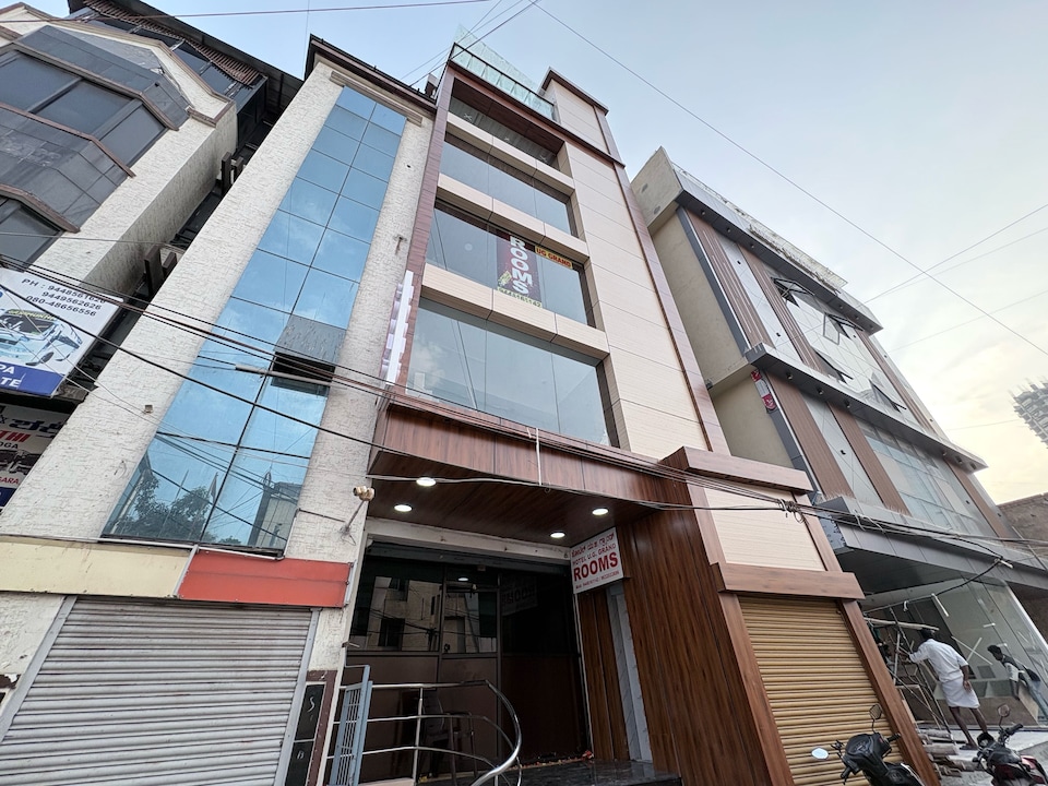 Hotel O UG Grand -1, Majestic Bangalore, Bangalore