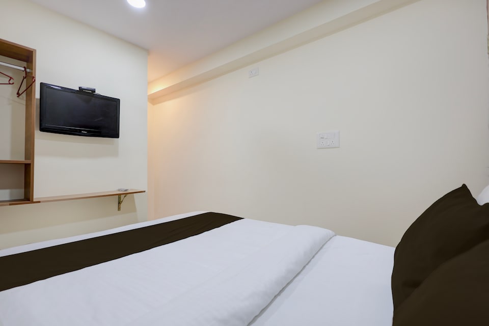 Hotel O UG Grand -1, Majestic Bangalore, बैंगलोर