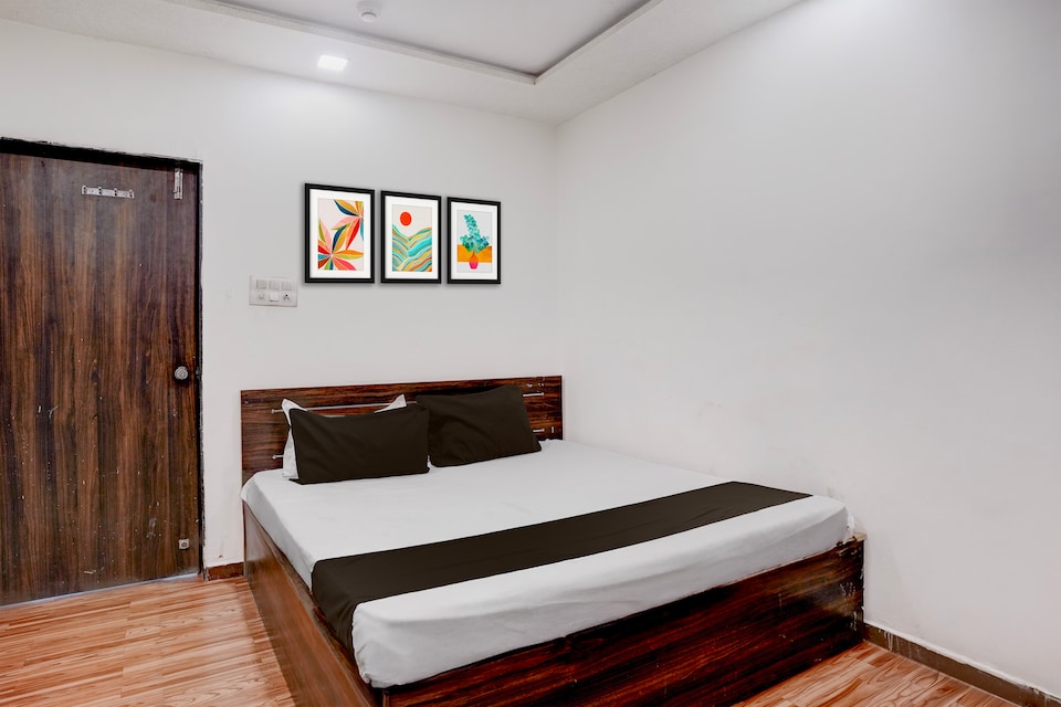  Hotel O Red Rose, Rajkot Ahmedabad Highway, Rajkot