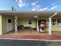 Riviera Motel Elba Near Enterprise US 84