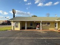 Riviera Motel Elba Near Enterprise US 84