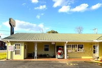 Riviera Motel Elba Near Enterprise US 84