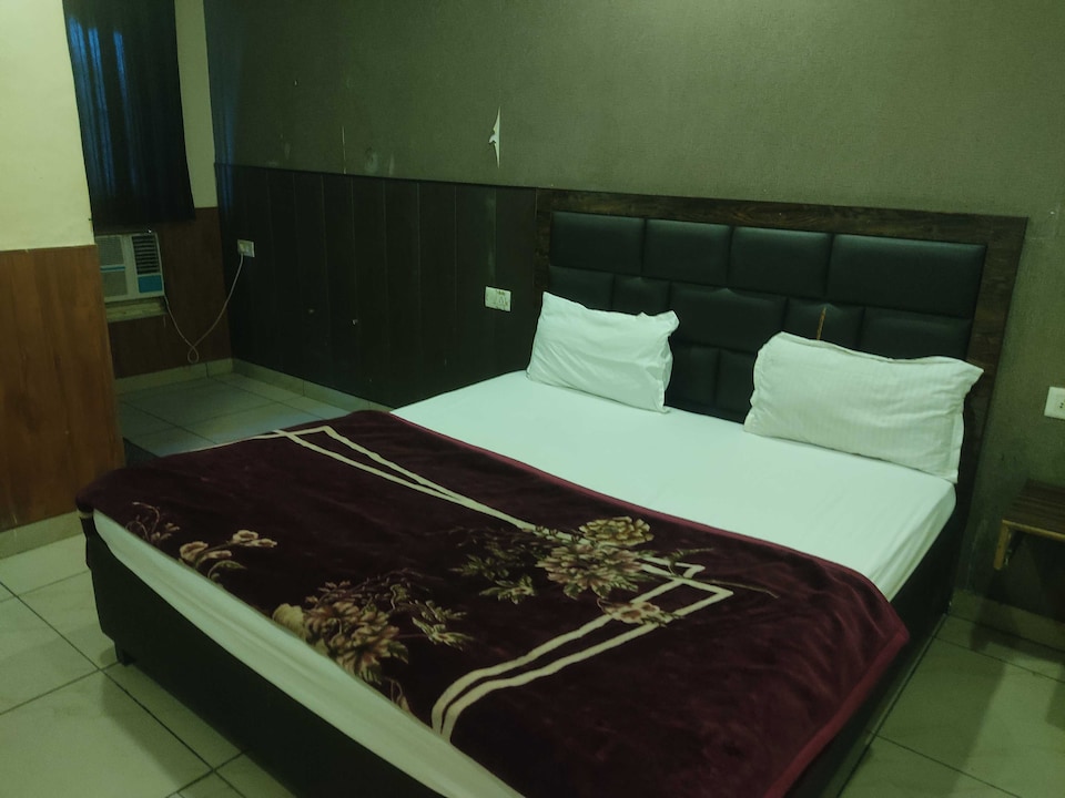 Hotel O GRAND CELEBRATION , Meerut, Meerut