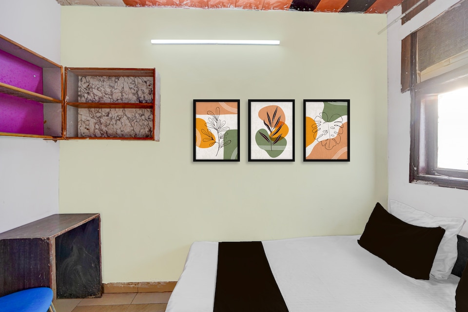 Hotel O Vajirao PG, Patel Nagar Delhi, Delhi