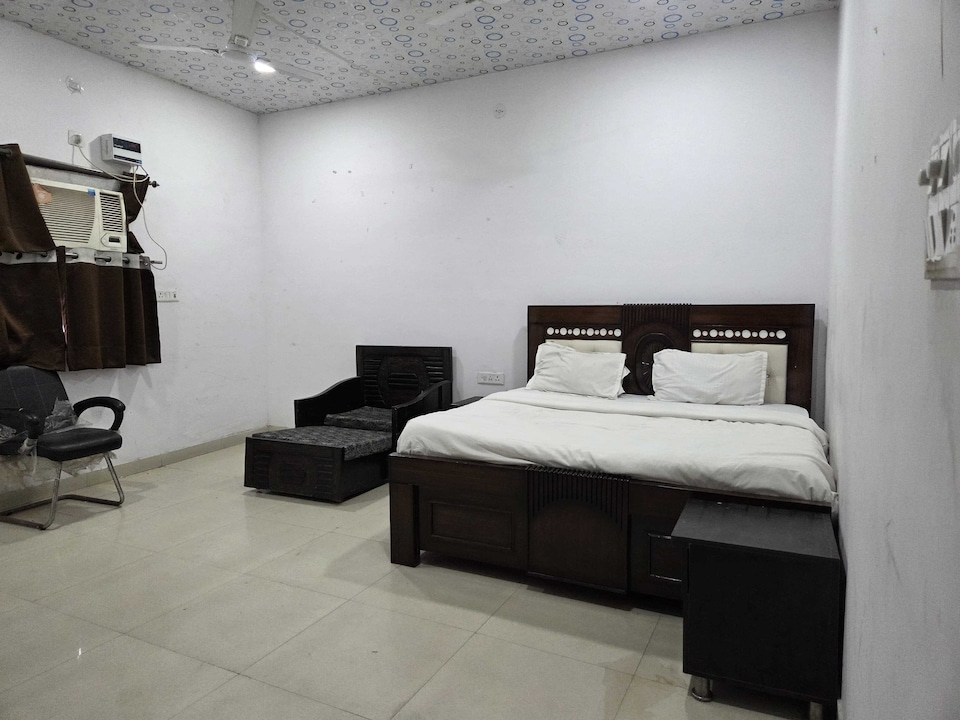 Hotel O Royal Palace , Rajouri Garden Delhi, Delhi