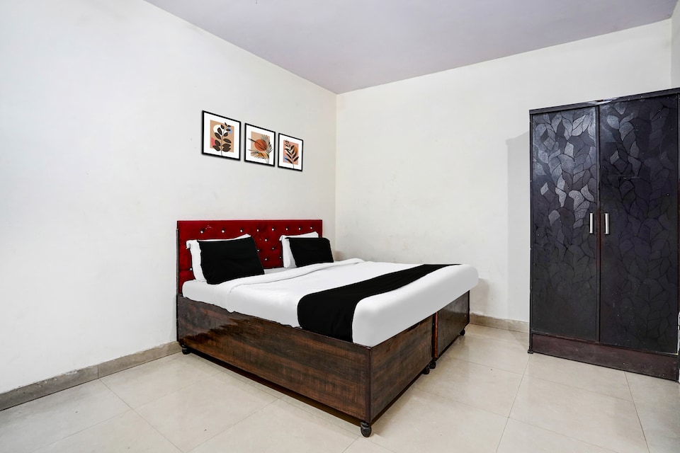 Hotel O Royal Palace , Rajouri Garden Delhi, Delhi