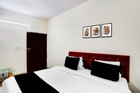 Hotel O Royal Palace 