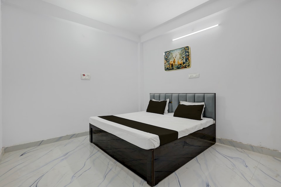 Spot On The Guest Hotel , Mumfordganj Allahabad, Prayagraj