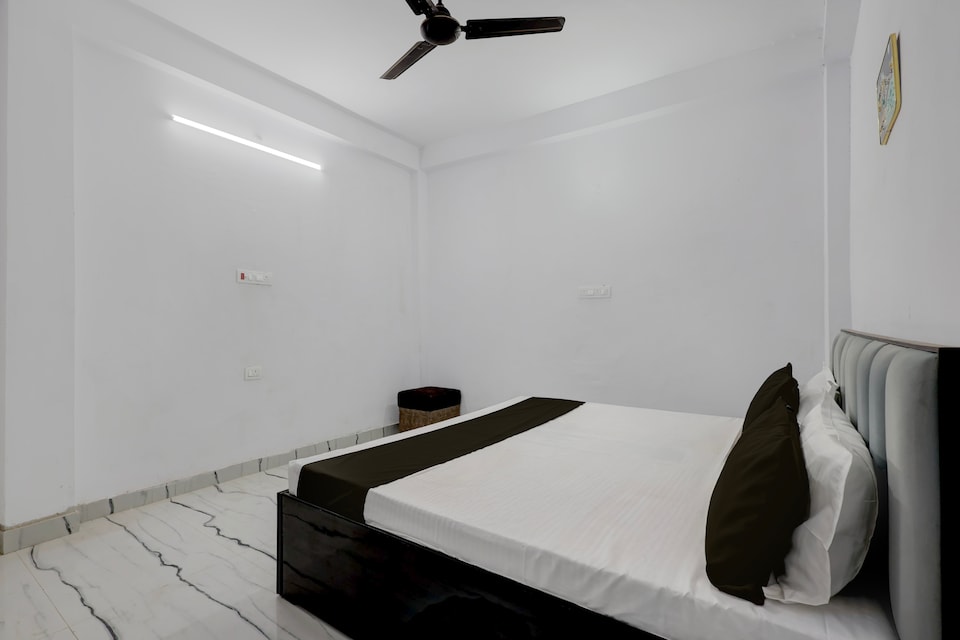 Spot On The Guest Hotel , Mumfordganj Allahabad, Prayagraj