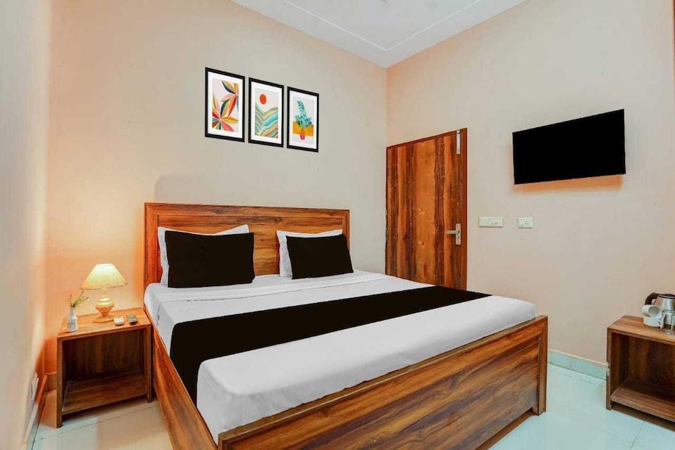 Hotel O ISBT Sector 43 Bus Terminal Formerly One Way, South Chandigarh, Chandigarh