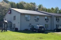 Royal Inn Rockville IN by Hotel O