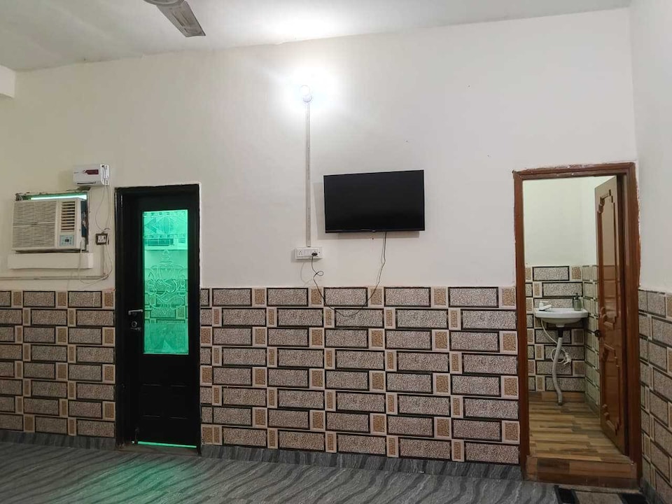 OYO 843793 Luxury Daimond Hotel, Baghpat, Baghpat